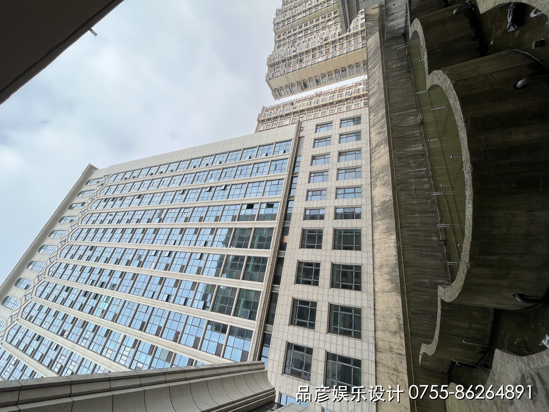 品彦设计抵达项目所在地 · 楼宇外景